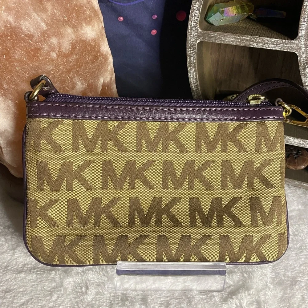 EUC Michael Kors Wristlet